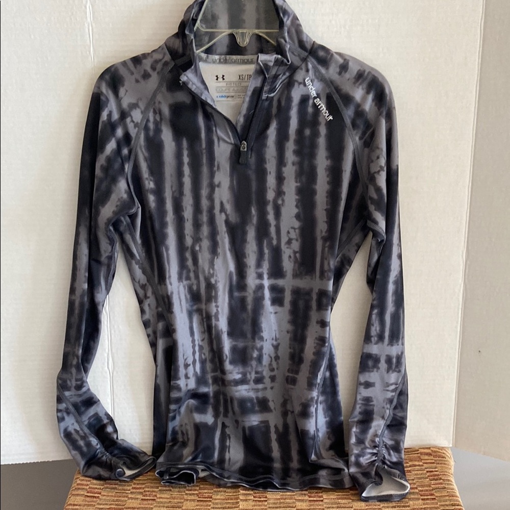 Under Armour Women's Black and Gray Top